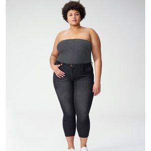 Universal Standard Seine Jeans (Distressed Black)